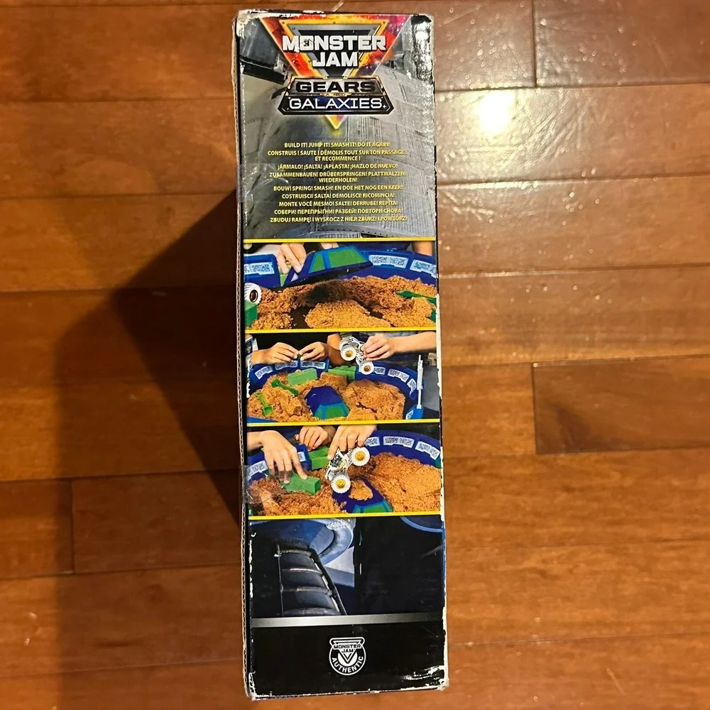 Monster Jam Gears and Galaxies‎ Max D VS Monster Mutt Special Edition Arena New